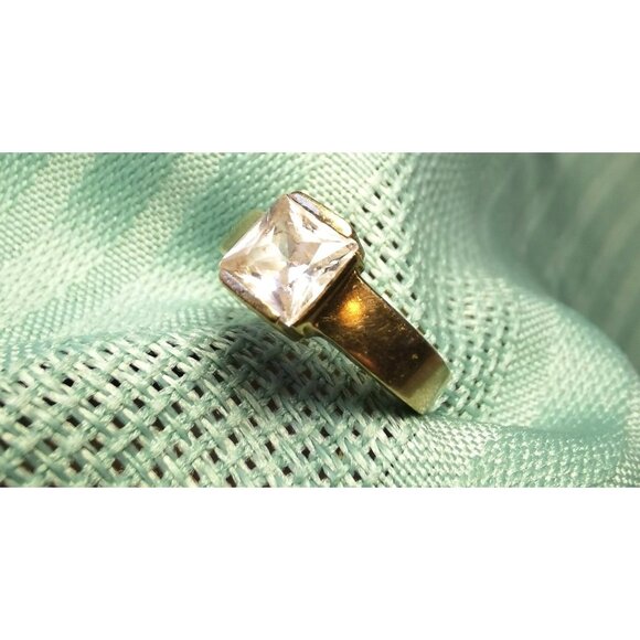 Vintage 10K Yellow Gold Ring w/ Princess Cut Clear Stone – Signed RC Size 4 - Picture 12 of 16